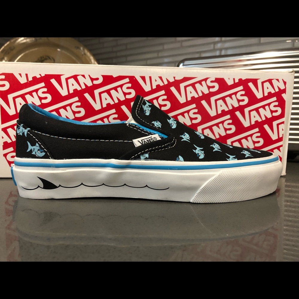 New Vans Baby Shark Classic slip ons 4M/5.5W
